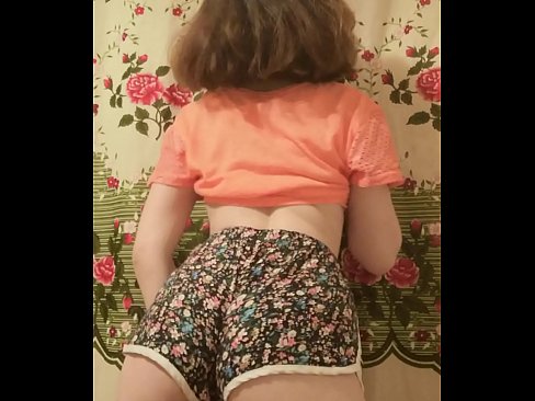 ❤️ La joven sexy hace un striptease grabando sus calzoncillos en la cámara ️ Porno ruso en es.newsexxxx.ru ❌️